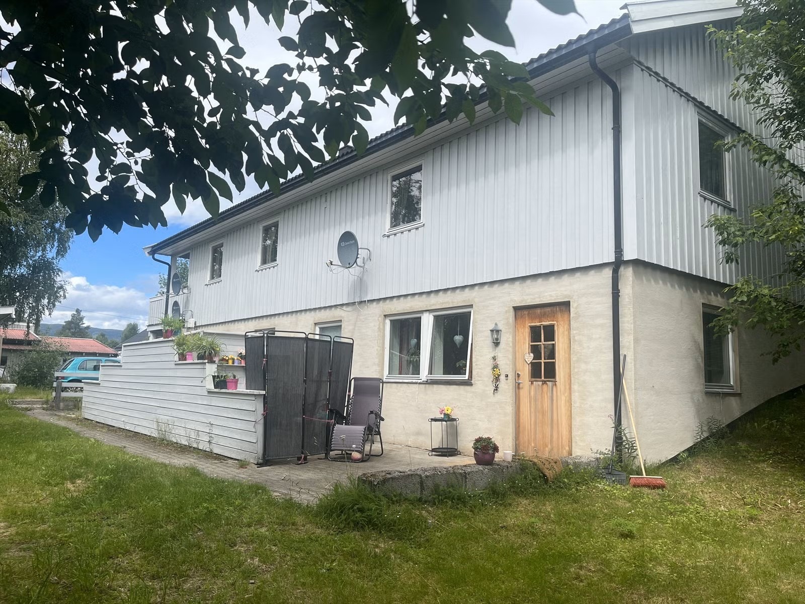 Fasaden på baksiden av huset